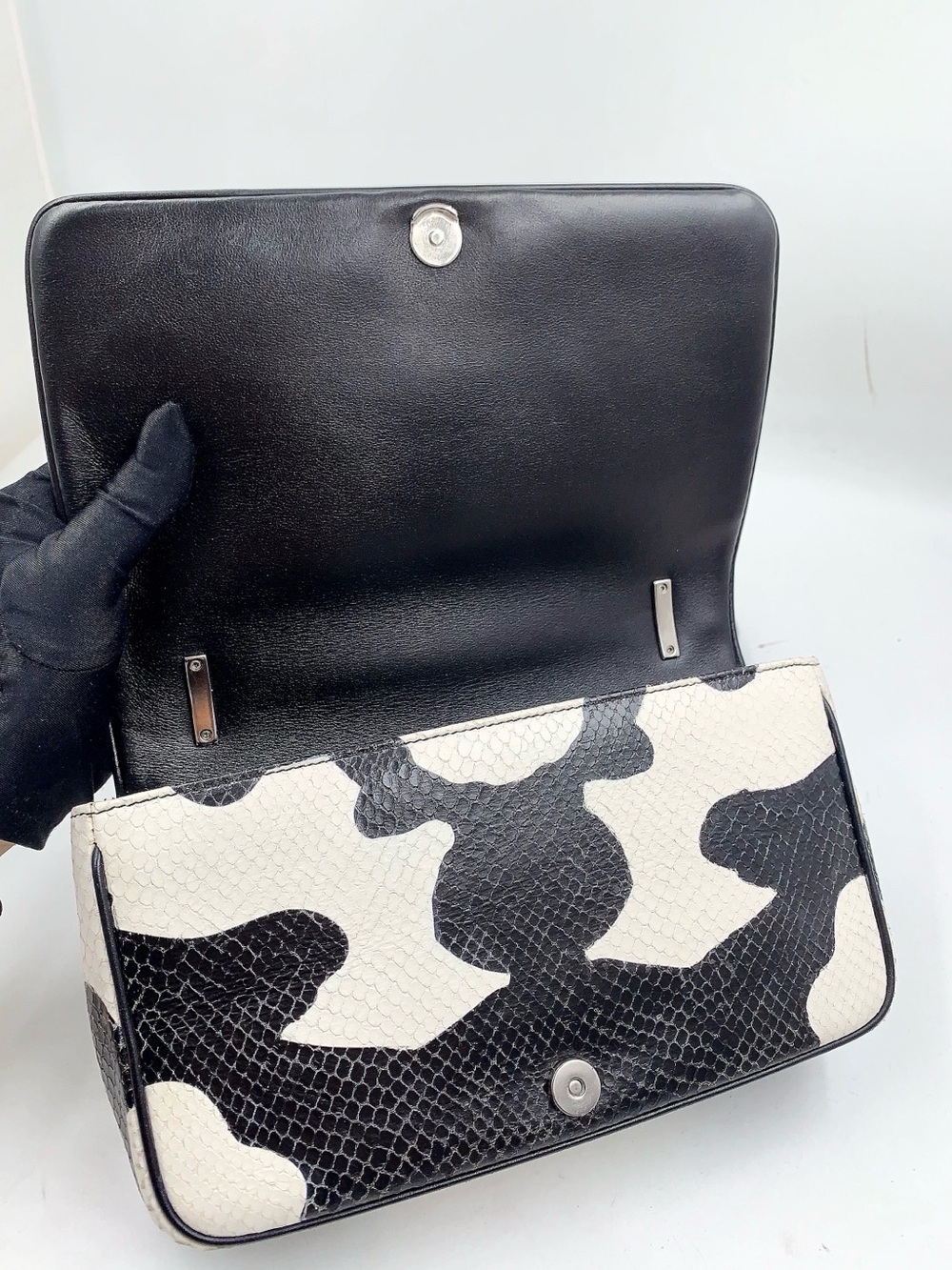 Authentic Burberry TB Logo Cow Print Leather Shoulder Bag - Picture 4 of 12